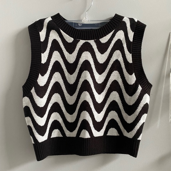 Swirly Sweater Vest - Picture 2 of 4